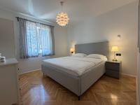 Apartment mit Balkon
