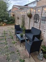 Queen's park river side house - B&B Bedford