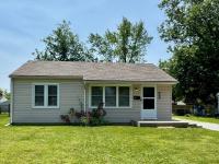 Fortville Fun! 2BR Stylish Home with Game Garage - Chambres d'hôtes Fortville