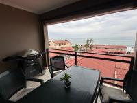 Two-bedroom Apartment with Balcony and Sea View - B&B Uvongo Beach