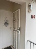 Two-bedroom Apartment with Balcony and Sea View - Bed and Breakfast Uvongo Beach