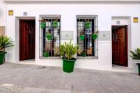 Stylish Terrace and Pool House, Old Town Estepona - B&B Estepona
