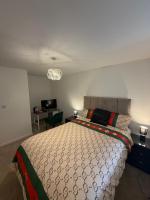 Beautiful New-Build Home in Grimsby with free parking - Chambres d'hôtes Grimsby