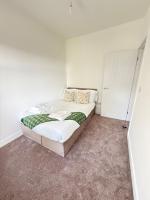 3 Bed House Contractors Welcome Free Parking WiFi - B&B Newstead