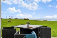 Sct Knudsborg - 12H - Summerhouse on the beach - Bed and Breakfast Brenderup