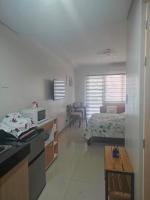 Studio apartment with balcony - Iloilo Condo Living - B&B Iloilo