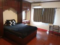 Zimmer mit Queensize-Bett und Gemeinschaftsbad
