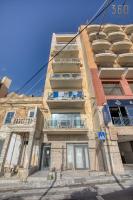 2BR Sea View home with Terrace Beach Across Road AC St Julians Malta - B&B San Julián