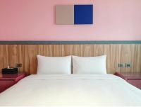 Kamer met Queensize Bed en Uitzicht op de Tuin