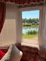 Swans Rest - Lakeside Caravan Park - B&B Denver