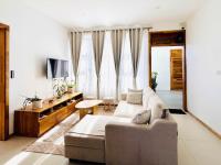 Bright 2BR Apartment Terrace & Pool Grand Baie - Ferienwohnung Grand Baie