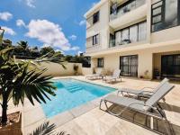 Bright 2BR Apartment Terrace & Pool Grand Baie - B&B Grand Baie