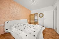Apartamento de 3 dormitorios con balcón