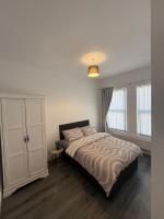 Edge Grove- 3 Bedrooms with on street parking - Bed and Breakfast Liverpool