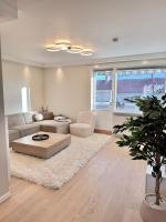 Bright and pretty penthouse with sunny balcony - Ferienwohnung Oslo
