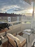 Bright and pretty penthouse with sunny balcony - B&B Oslo