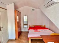 Homestay LGBT friendly - DOUBLE BED ROOM - Shared bathroom - B&B Budua
