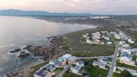 Seafront Villa - Whale Bay Luxury Retreat - B&B De Kelders