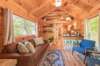 Ryon Tiny Home Cabin City-side Rustic Retreat - B&B Chattanooga