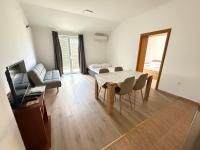 Apartment mit Balkon