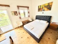 Estudio con 1 cama grande