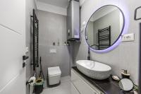 Azure Haven Dhërmi Modern 2BR Escape by PikHost - B&B Gjalicë