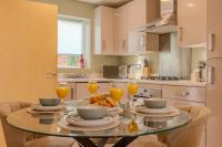 Gemstone Emerald - CoopLIVE - Etihad - Free Parking - Bed and Breakfast Manchester