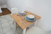 Private 2 Storey Home with 3BR-2BA by Queen West - Ferienwohnung Toronto