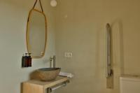 King Room with Roll-In Shower - Disability Access