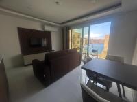 Stylish One-Bedroom Apartment with Balcony & Sea Views - Chambres d'hôtes San Pawl il-Bahar