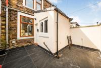 4-Bed Burnley Terrace, Sleeps 6, Free Parking - Bed and Breakfast Burnley
