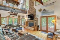 Riverfront Lake Lure Lodge w/ Fire Pit & Hot Tub! - B&B Lake Lure