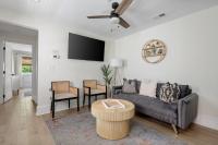 Beautiful Penthouse Condo Just Steps to King - B&B Charleston