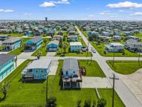 Cozy Home Near the Beach with Neighborhood Amenities - B&B Galveston