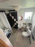 1 room apartment with its own yard - Chambres d'hôtes Pärnu