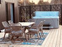 Luxury Farmhouse Retreat with a Hot Tub and Bunkie in Bayfield - B&B Bayfield