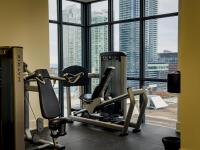 Central City Suites with Free Parking - Ferienwohnung Toronto
