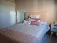 Habitación doble con baño compartido en una amplia y confortable casa - B&B Trelew