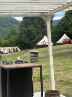 GLAMPING El CAMINO POIANA MĂRULUI CS - B&B Poiana Mărului
