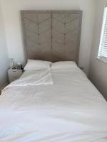 Double En-suite Room near Cribbs Causeway - B&B Brístol