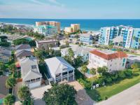 Lala's Beach House, Two! - Bed and Breakfast New Smyrna Beach