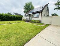 The Charming Cozy 4BR, 2BA Getaway in Glen Burnie, Sleeps 9 - B&B Glen Burnie