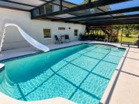 Bass Lake Retreat, Lakefront Pool, Fishing & Game Room - Ferienwohnung New Port Richey