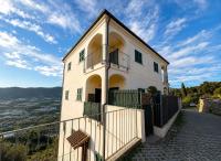 Oasis of Relaxation between the Sea and the Hills - B&B Castellaro