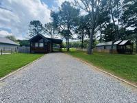 Rustic Chic Alabama Cabin w Loft Fire Pit Pet Friendly Fenced Yard Lake Guntersville - Lucky Lodge - B&B Guntersville