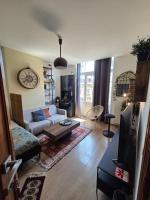Pb155, balcony with street view - B&B Bruselas