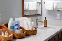 Harmony Hideaway, 5 min to BSU, Summer Pool, Games - Chambres d'hôtes Muncie