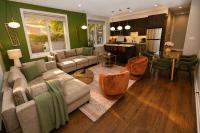 Stylish 5BR West Loop Retreat with Optional Parking - B&B Chicago