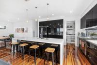 Bayview Luxe- Sleeping 14, Pet Friendly, Views- 4 bedroom, lounge with sofa beds - B&B Curlewis
