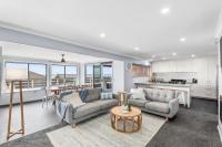 Hood Road Beach House- Hamptons inspired sleeps 9 - B&B Indented Head